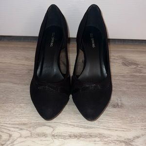 NWOT Call it Spring Black Mesh Lined Pumps